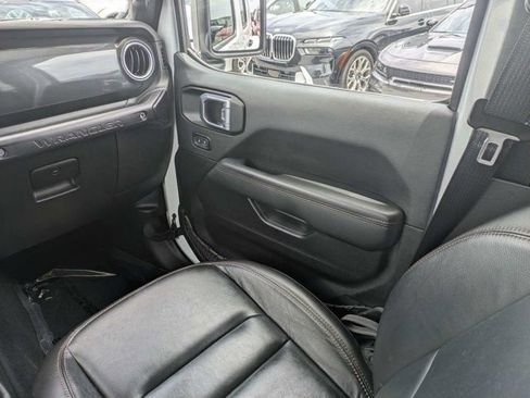 Used 2022 Jeep Wrangler Unlimited Rubicon AWD/4WD image 17