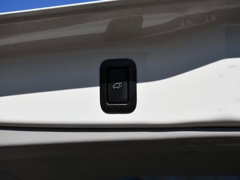 Used 2018 Toyota Highlander XLE image 27