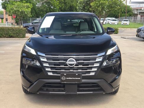 Certified 2025 Nissan Rogue SV FWD image 8