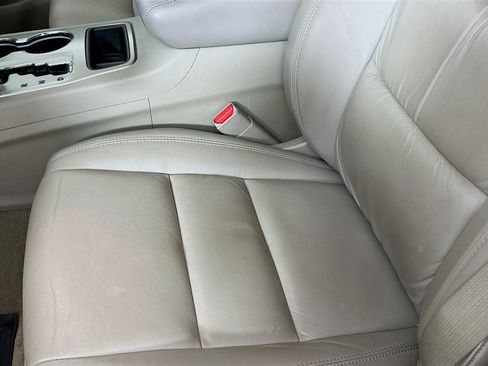 Used 2011 Jeep Grand Cherokee Laredo AWD/4WD image 22