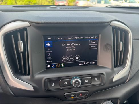 Used 2024 GMC Terrain SLE image 22