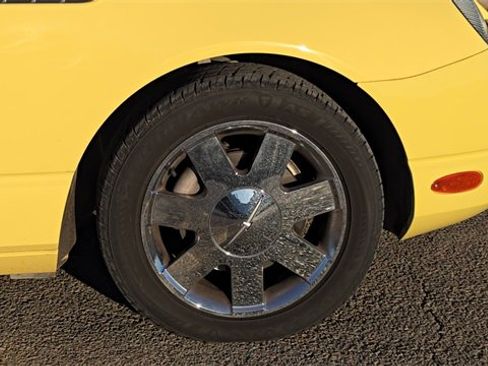 Used 2002 Ford Thunderbird image 25