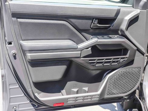 Certified 2025 Toyota Tacoma SR5 AWD/4WD image 26