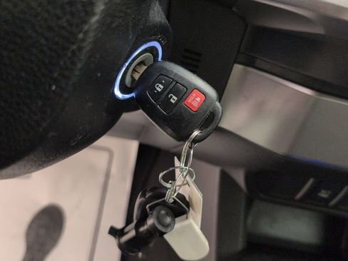 Used 2020 Toyota Tacoma SR5 image 39