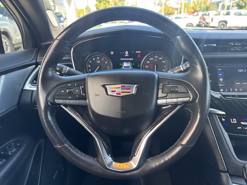 Used 2023 Cadillac XT6 Premium Luxury w/ Technology Package AWD/4WD image 14