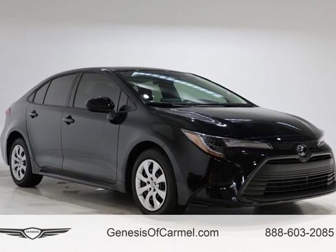 Used 2025 Toyota Corolla LE FWD image 1