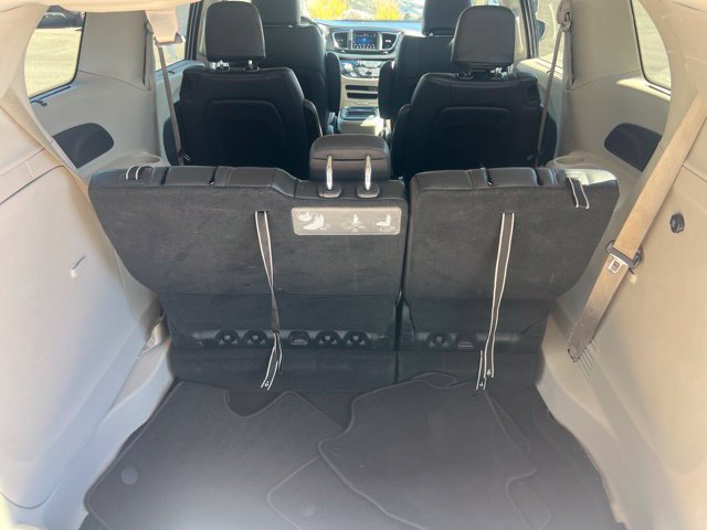 Used 2020 Chrysler Pacifica Touring-L FWD image 25