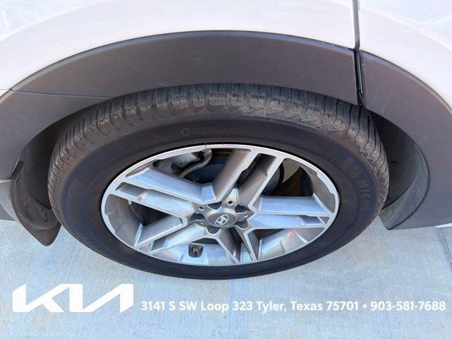 Used 2018 Hyundai Santa Fe Limited FWD image 12