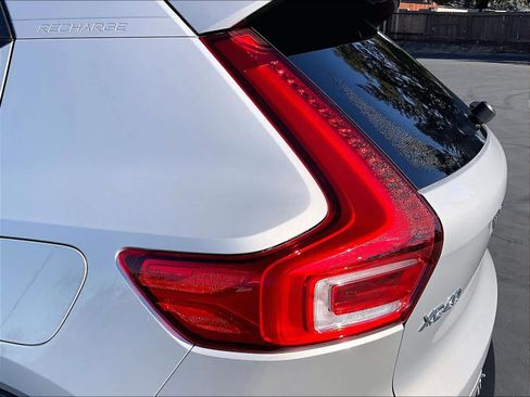 Used 2023 Volvo XC40 Recharge Plus image 32