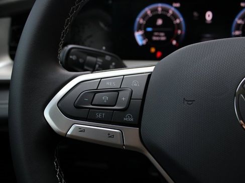 New 2025 Volkswagen Tiguan SE image 9