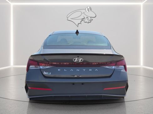 Used 2025 Hyundai Elantra Sport image 5