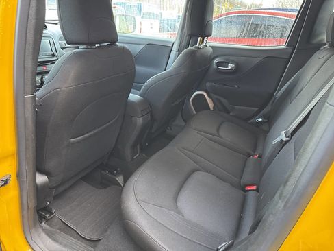 Used 2017 Jeep Renegade Latitude image 18