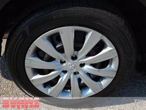 Used 2013 Toyota Corolla LE FWD image 21
