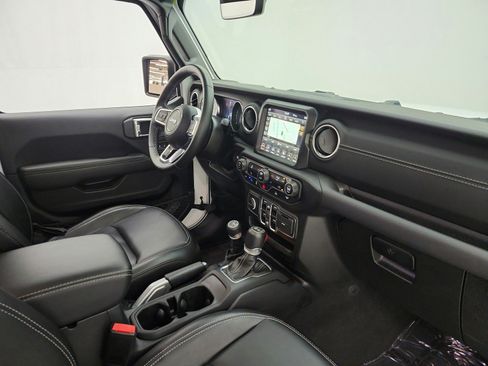 Used 2021 Jeep Wrangler Unlimited Sahara w/ Dual Top Group AWD/4WD image 17