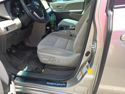 Used 2017 Toyota Sienna LE FWD image 5
