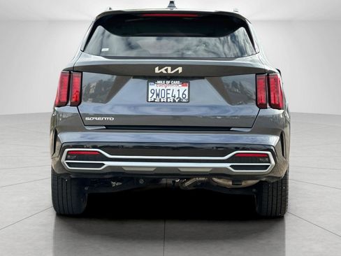Used 2023 Kia Sorento EX w/ Panoramic Sunroof Package image 4