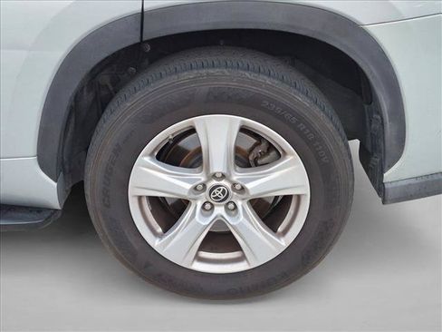 Used 2021 Toyota Highlander LE FWD image 20