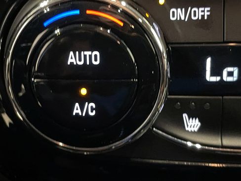 Used 2025 Chevrolet Trax LT FWD image 30