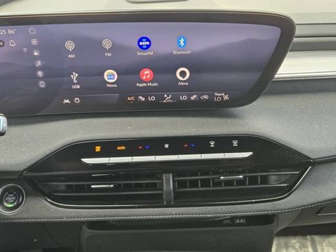 Used 2025 Buick Enclave Preferred AWD/4WD image 17