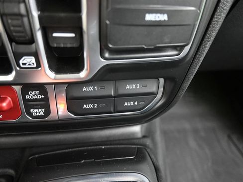 Used 2025 Jeep Gladiator Rubicon w/ Convenience Group AWD/4WD image 35