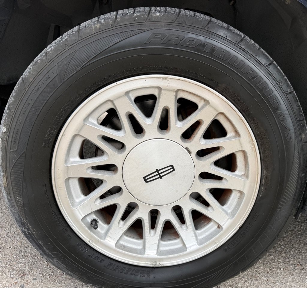 Used 1999 Lincoln Town Car Signature RWD image 18