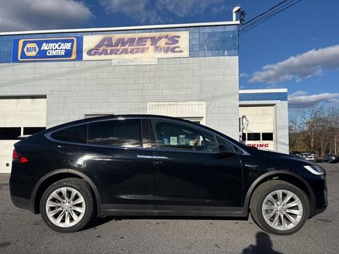 Used 2017 Tesla Model X image 8