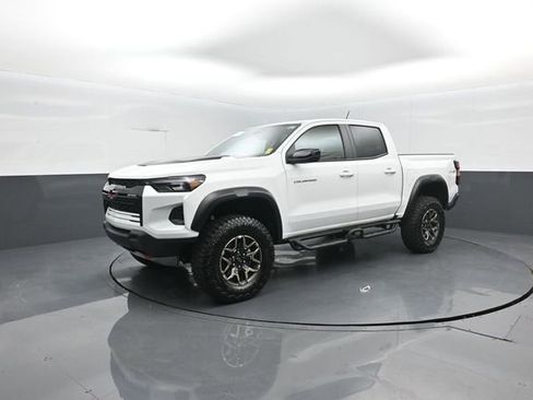 Used 2024 Chevrolet Colorado ZR2 w/ Safety Package AWD/4WD image 4