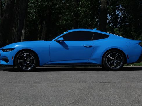 Used 2024 Ford Mustang Coupe RWD image 4