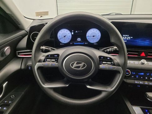 Used 2024 Hyundai Elantra SEL FWD image 22