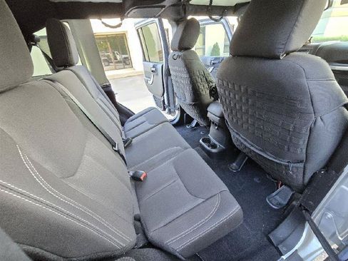 Used 2016 Jeep Wrangler Unlimited Rubicon w/ Connectivity Group AWD/4WD image 22