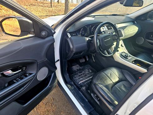 Used 2017 Land Rover Range Rover Evoque SE image 12