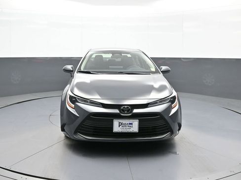 Used 2023 Toyota Corolla LE FWD image 2