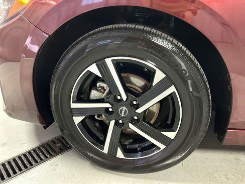Used 2025 Nissan Sentra SV FWD image 9