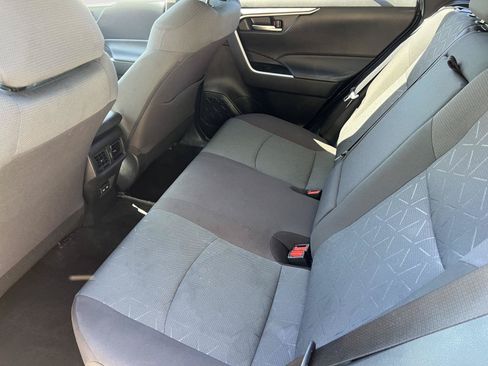 Used 2025 Toyota RAV4 XLE AWD/4WD image 15