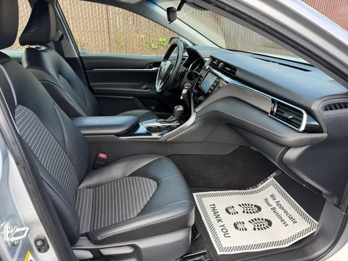 Used 2018 Toyota Camry SE FWD image 14