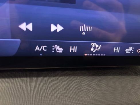 Used 2025 Buick Enclave Preferred image 22