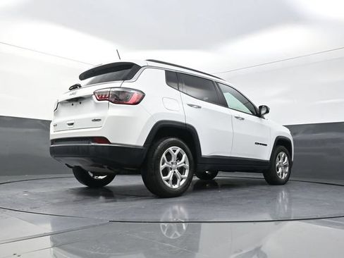 Used 2024 Jeep Compass Latitude AWD/4WD image 36