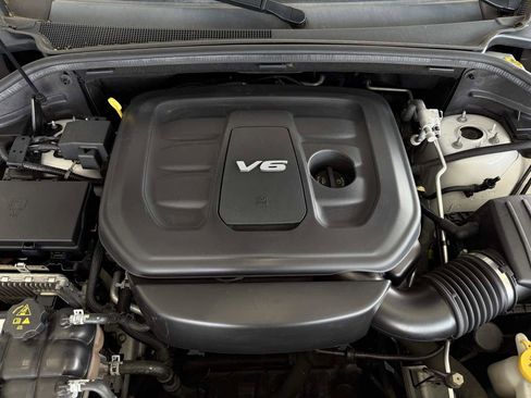 Used 2019 Jeep Grand Cherokee Laredo image 25