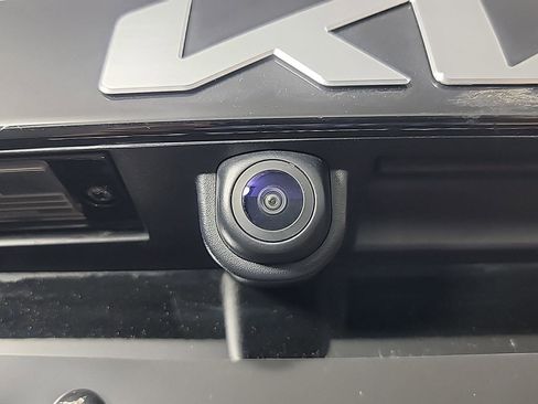 Used 2025 Kia Niro SX image 7