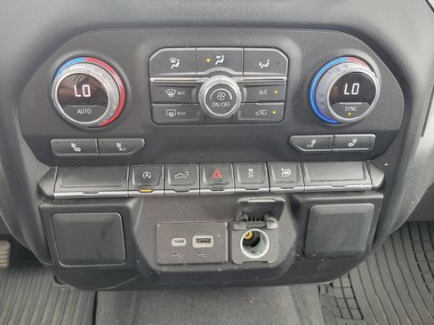 Used 2022 Chevrolet Silverado 1500 LT AWD/4WD image 23