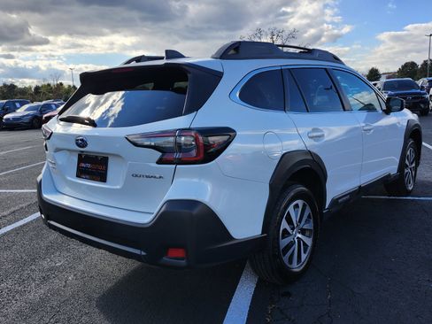 Used 2024 Subaru Outback Premium image 10