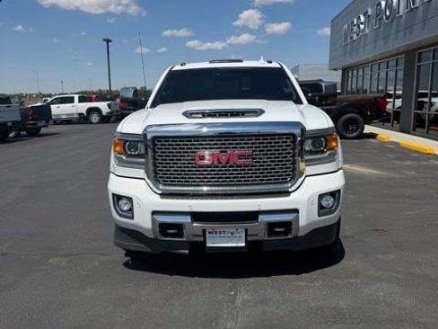 Used 2017 GMC Sierra 2500 Denali w/ Duramax Plus Package AWD/4WD image 3