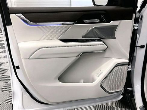 Used 2025 GMC Acadia Denali w/ Super Cruise Package image 19