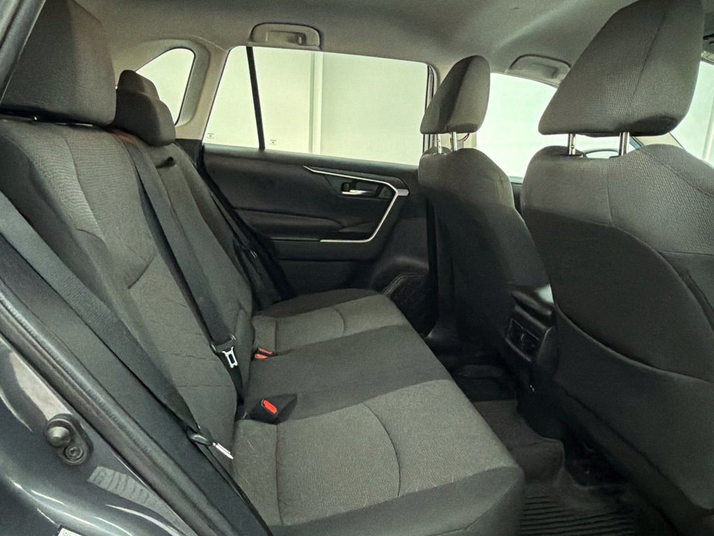 Used 2021 Toyota RAV4 XLE AWD/4WD image 28
