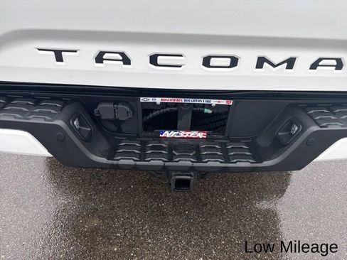 Used 2020 Toyota Tacoma TRD Off-Road w/ TRD Premium Off Road Package image 5