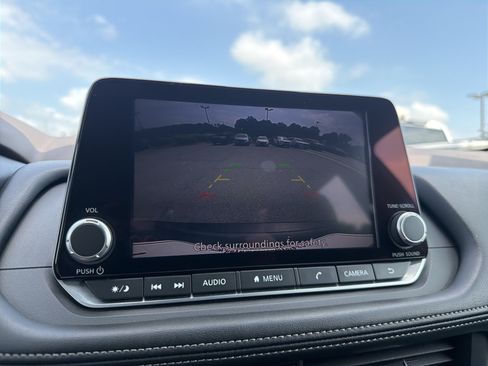 Used 2023 Nissan Rogue S AWD/4WD image 6