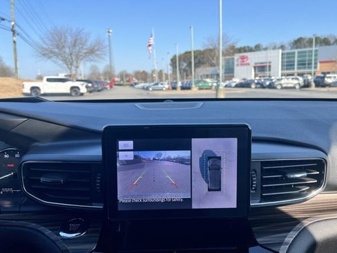 Used 2022 Ford Explorer Limited w/ Equipment Group 301A image 12