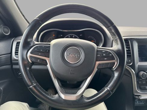 Used 2020 Jeep Grand Cherokee Laredo image 16