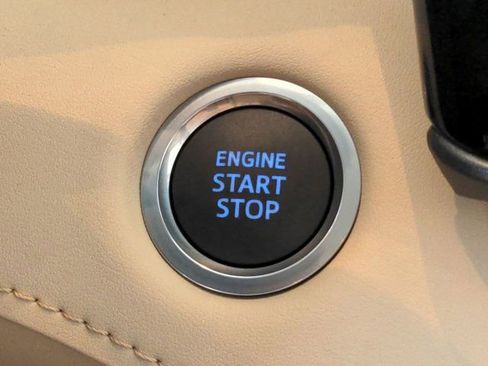 Used 2021 Toyota Highlander Limited FWD image 29