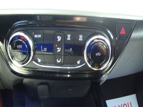Used 2025 Chevrolet Trax LT w/ LT Convenience Package FWD image 26